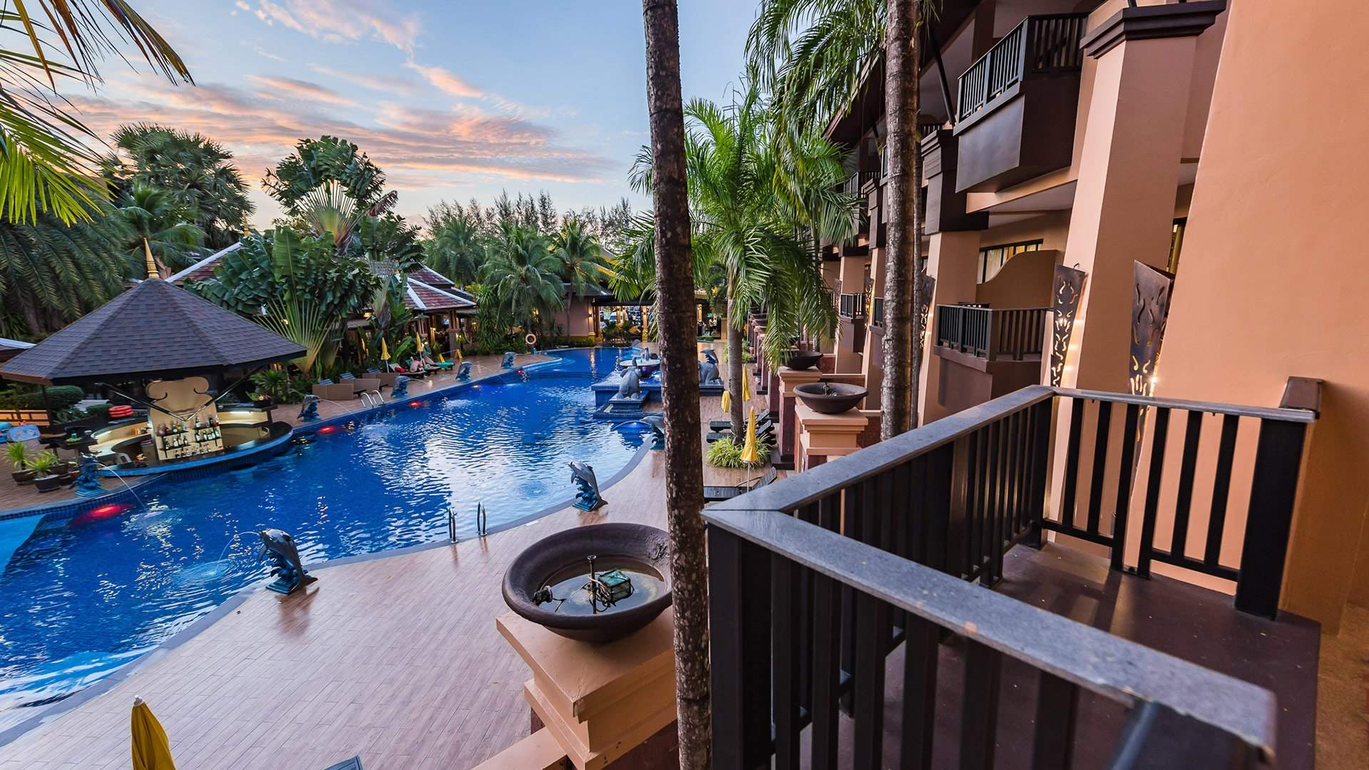 Роскошный номер с видом на бассейн - Пляж Принцессы Камалы