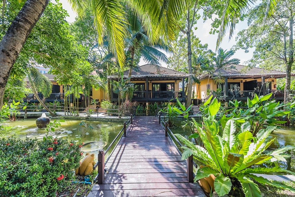 Tropical Setting with a Touch of Thai